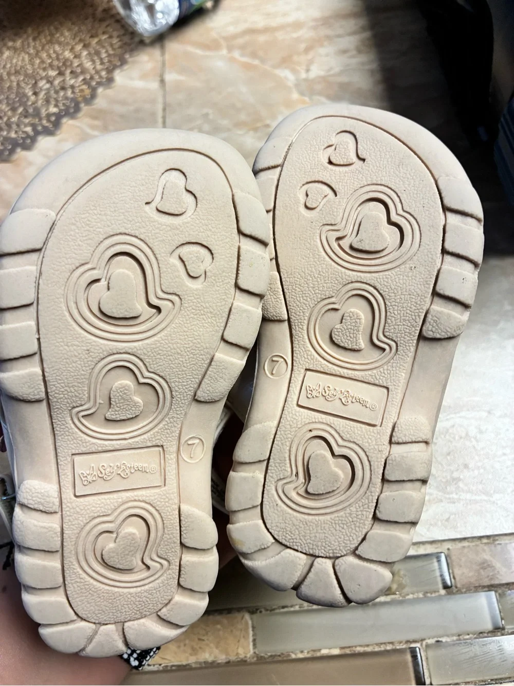 Toddler size 7 Girl Beige Sandals with Flowers